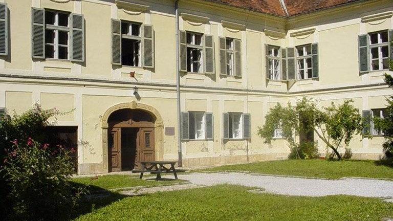 Dvorac Golubovec između Donje i Gornje Stubice