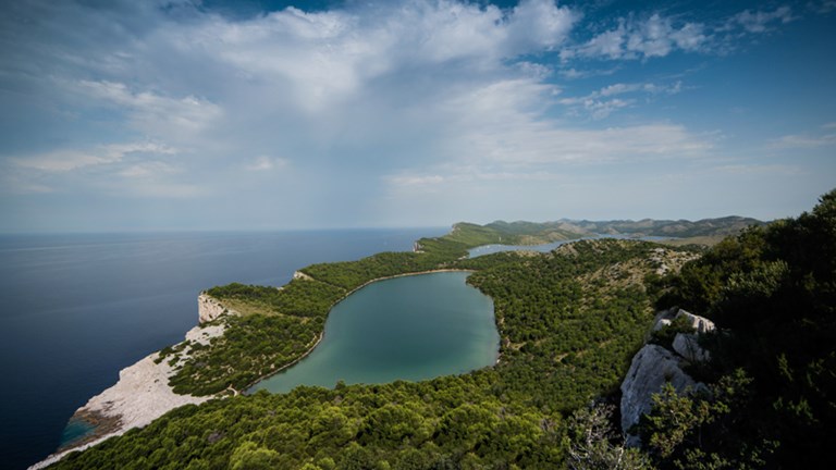 Slano (morsko) jezero Mir