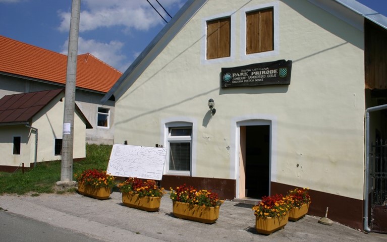 Park headquarters and ranger service station Sošice